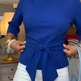 Daria – Elegáns Top Kötővel a Deréknál