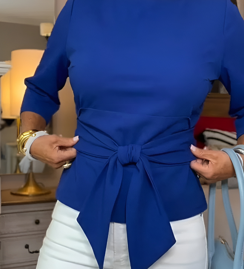Daria – Elegáns Top Kötővel a Deréknál