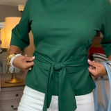 Daria – Elegáns Top Kötővel a Deréknál