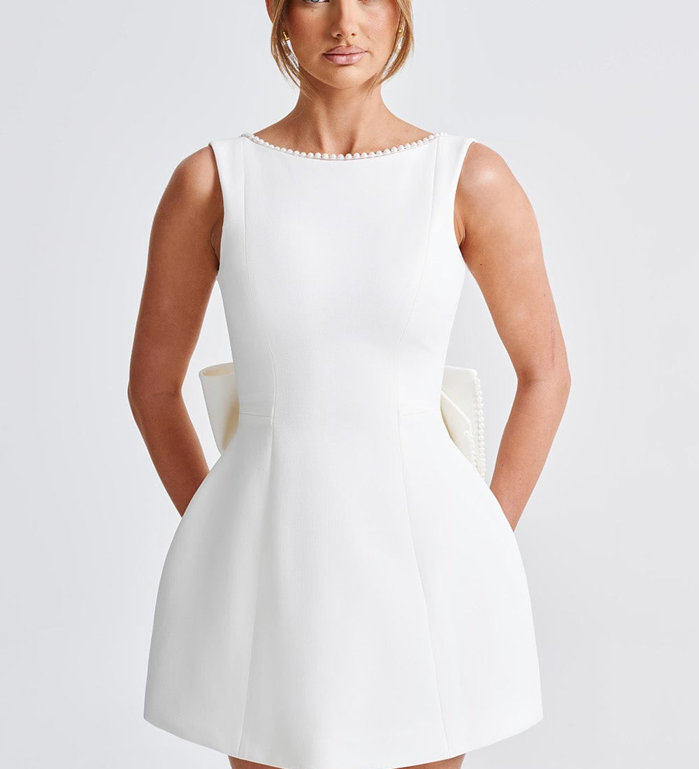 Melania – Szatén Masnis Mini Ruha Gyöngyökkel